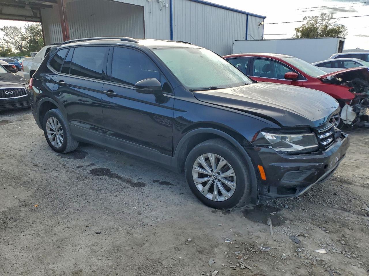 2018 Volkswagen Tiguan S - Фото 4