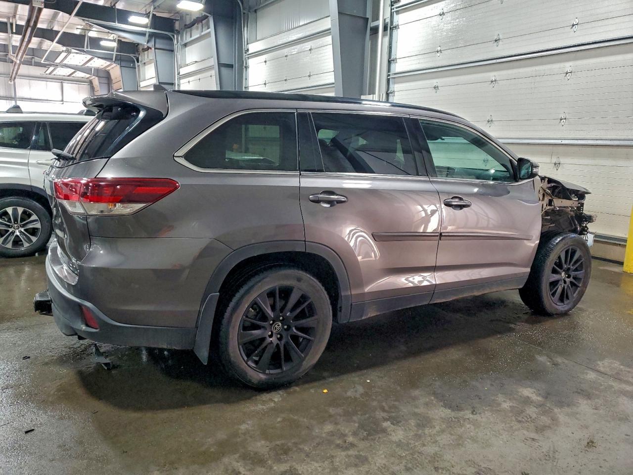 2019 Toyota Highlander Se - Фото 3