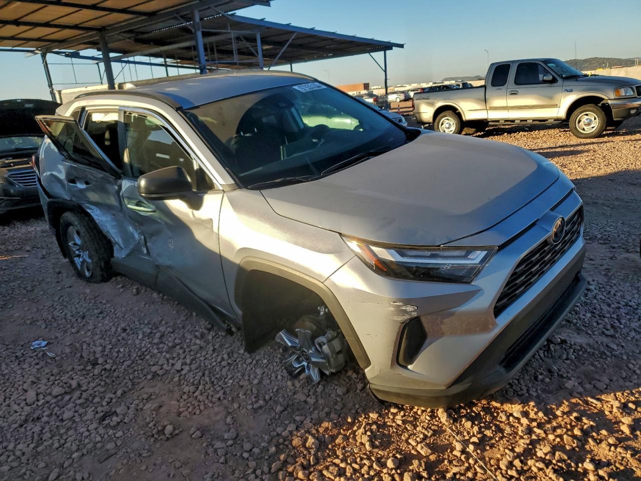 2024 Toyota Rav4 Le - Image 4
