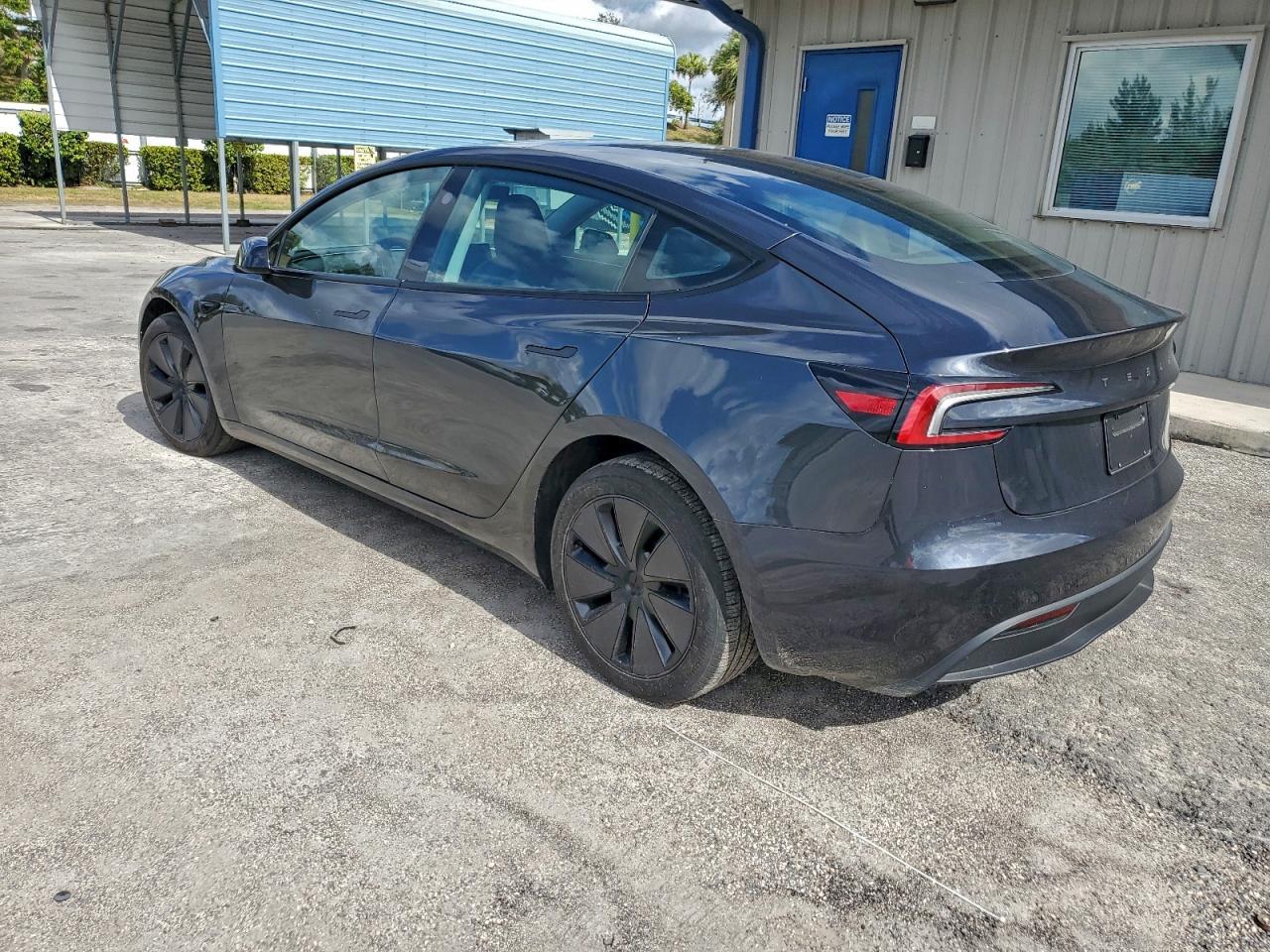 2024 Tesla Model 3 - Фото 2