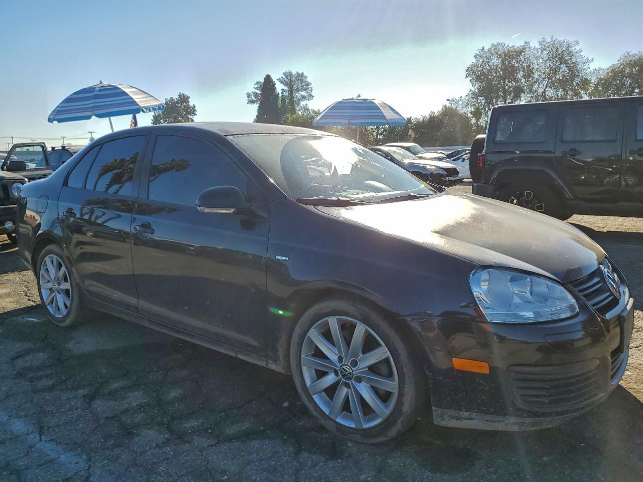 2010 Volkswagen Jetta Wolfsburg - Image 4