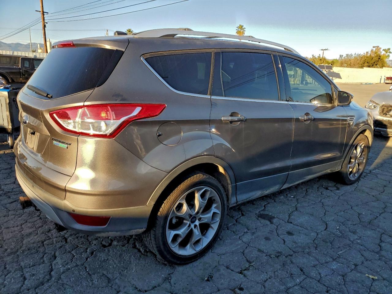 2013 Ford Escape Titanium - Фото 3