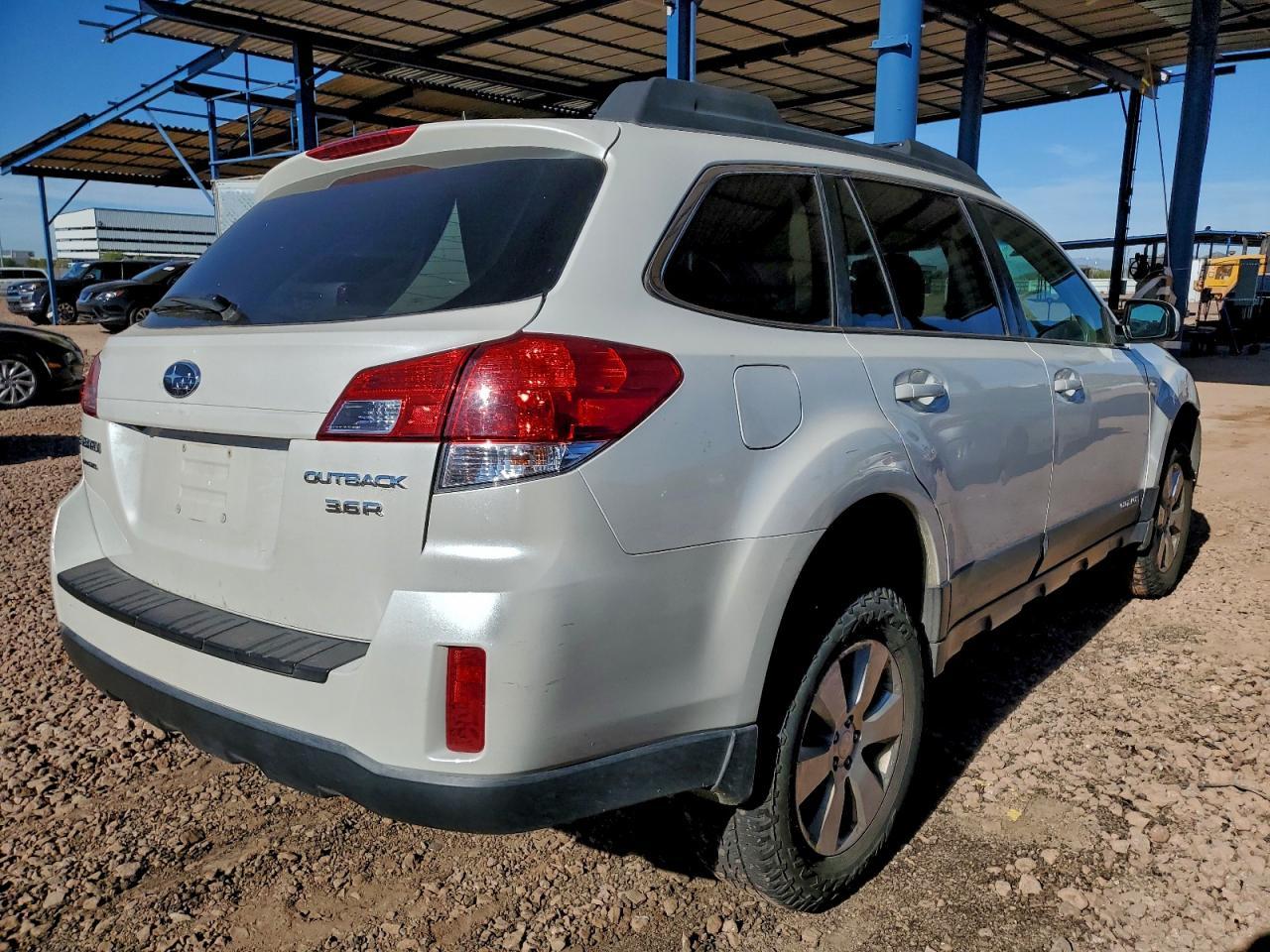 2011 Subaru Outback 3.6R Limited - Image 3