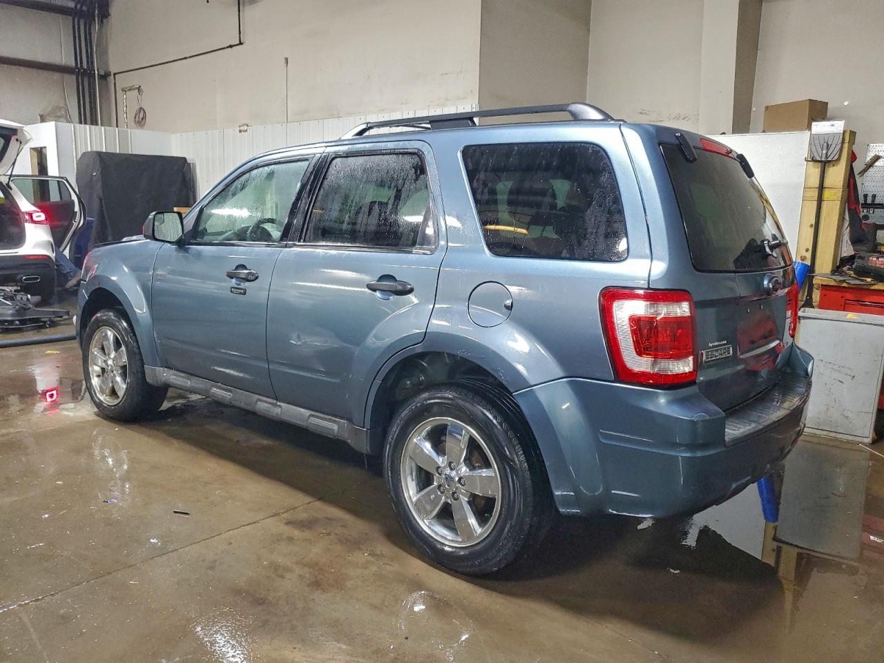 2011 Ford Escape Xlt - Image 2