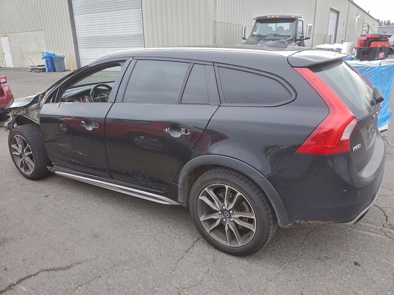 2015 Volvo V60 Cross Country Premier - Фото 2