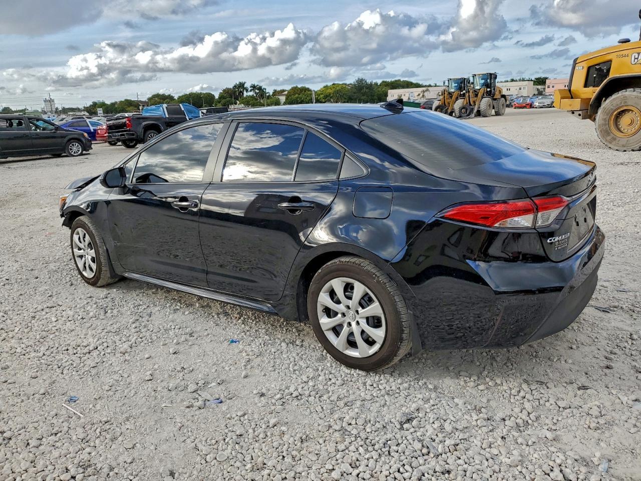 2025 Toyota Corolla Le - Фото 2