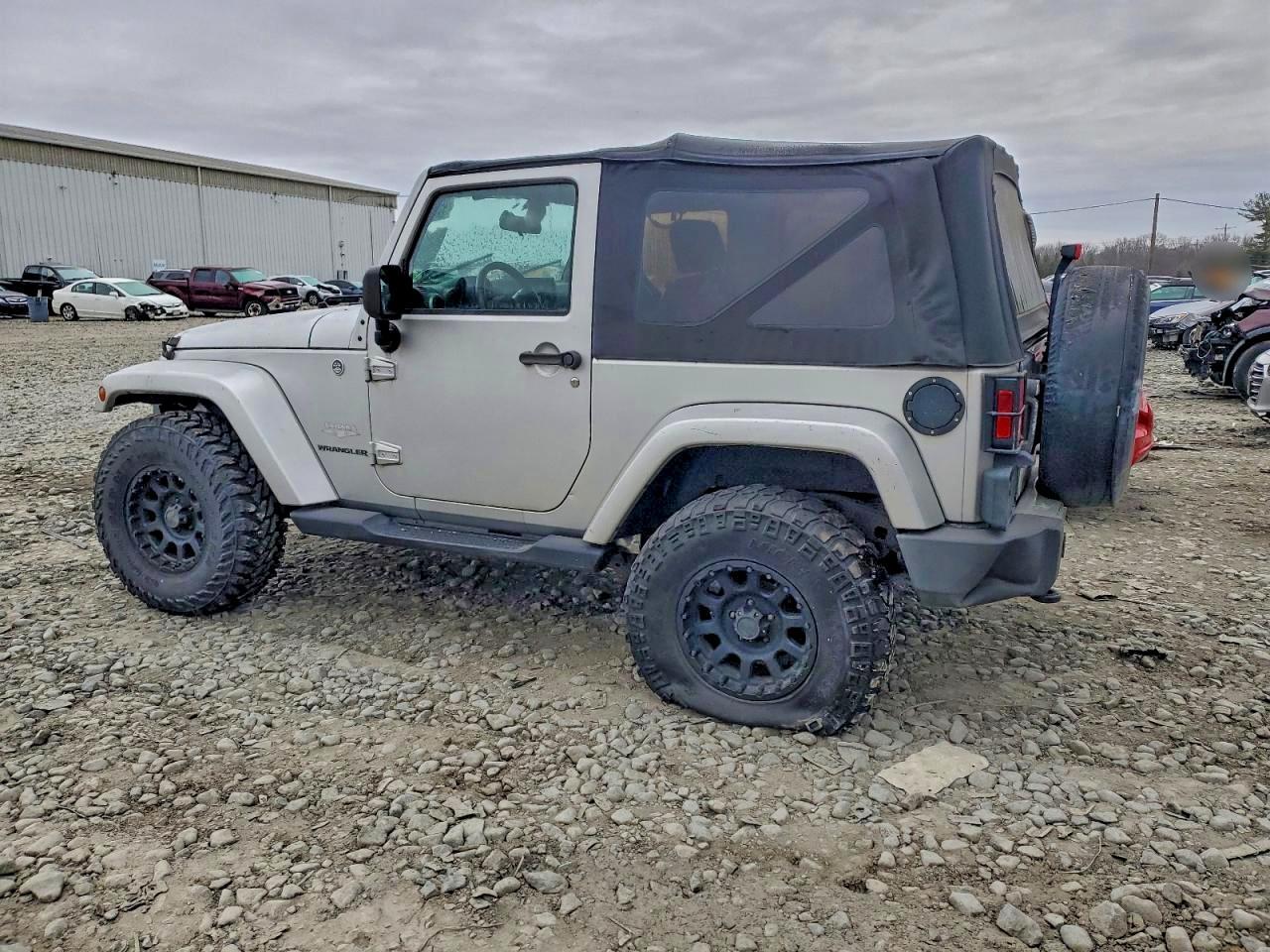 2010 Jeep Wrangler Sahara - Фото 2