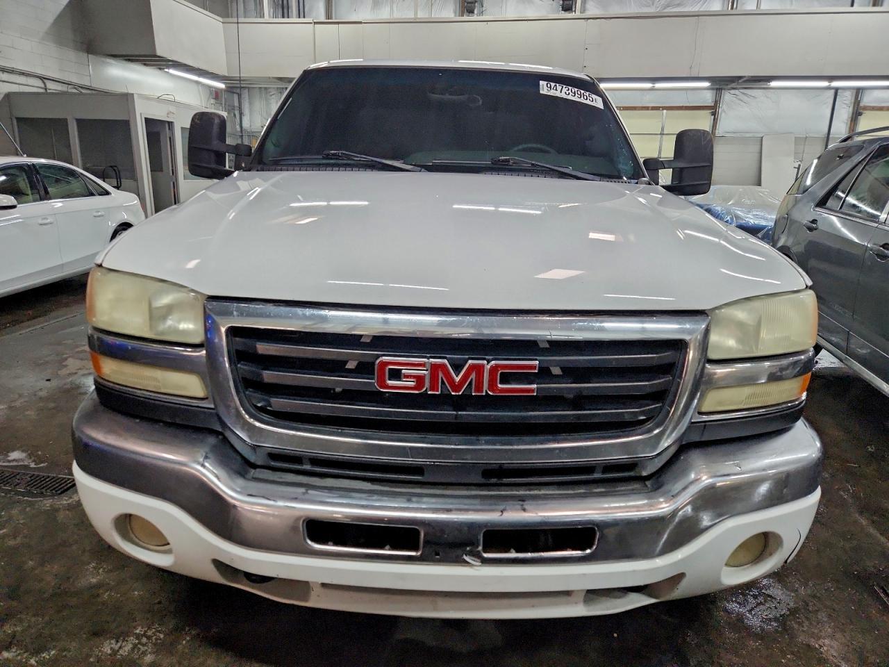 2003 GMC Sierra C2500 Heavy Duty - Image 5