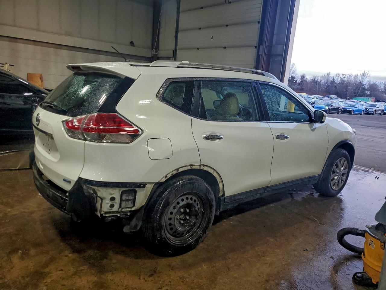 2014 Nissan Rogue S - Image 3