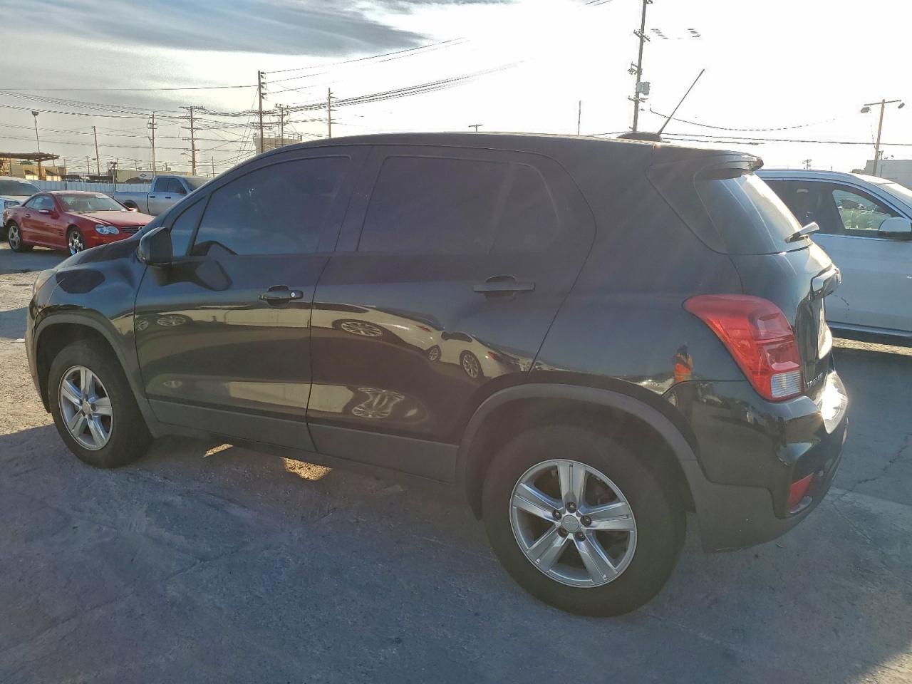 2017 Chevrolet Trax Ls - Image 2