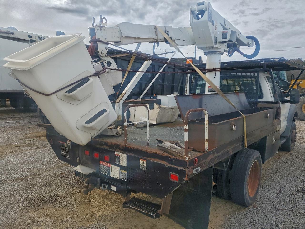 2011 Ford F550 Super Duty - Фото 3