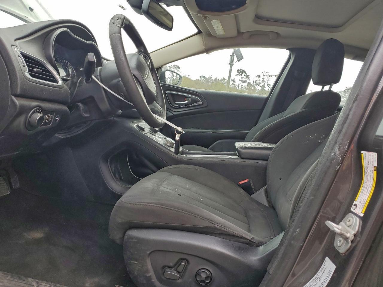 2016 Chrysler 200 Limited - Image 7