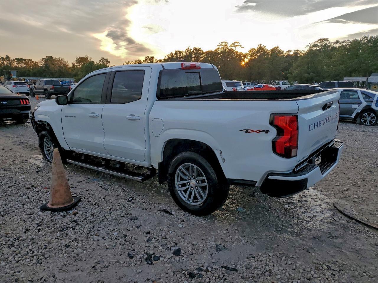 2024 Chevrolet Colorado Lt - Image 2