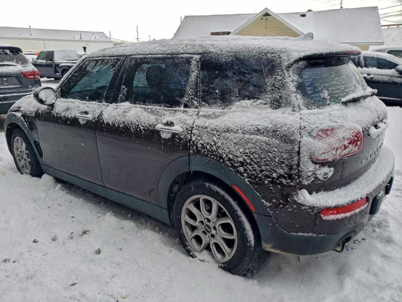 2017 Mini Cooper Clubman - Image 2