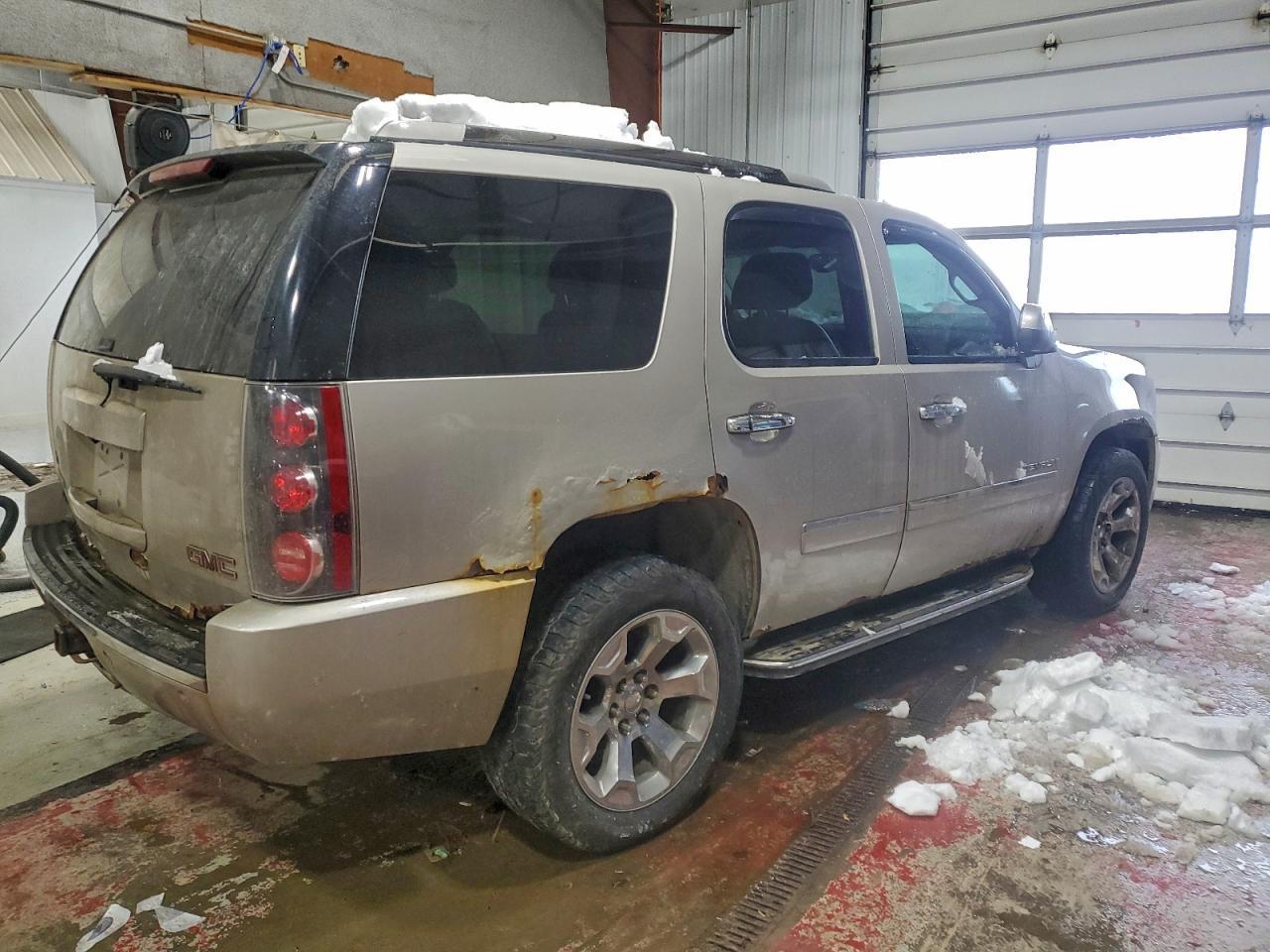 2009 GMC Yukon Denali - Фото 3