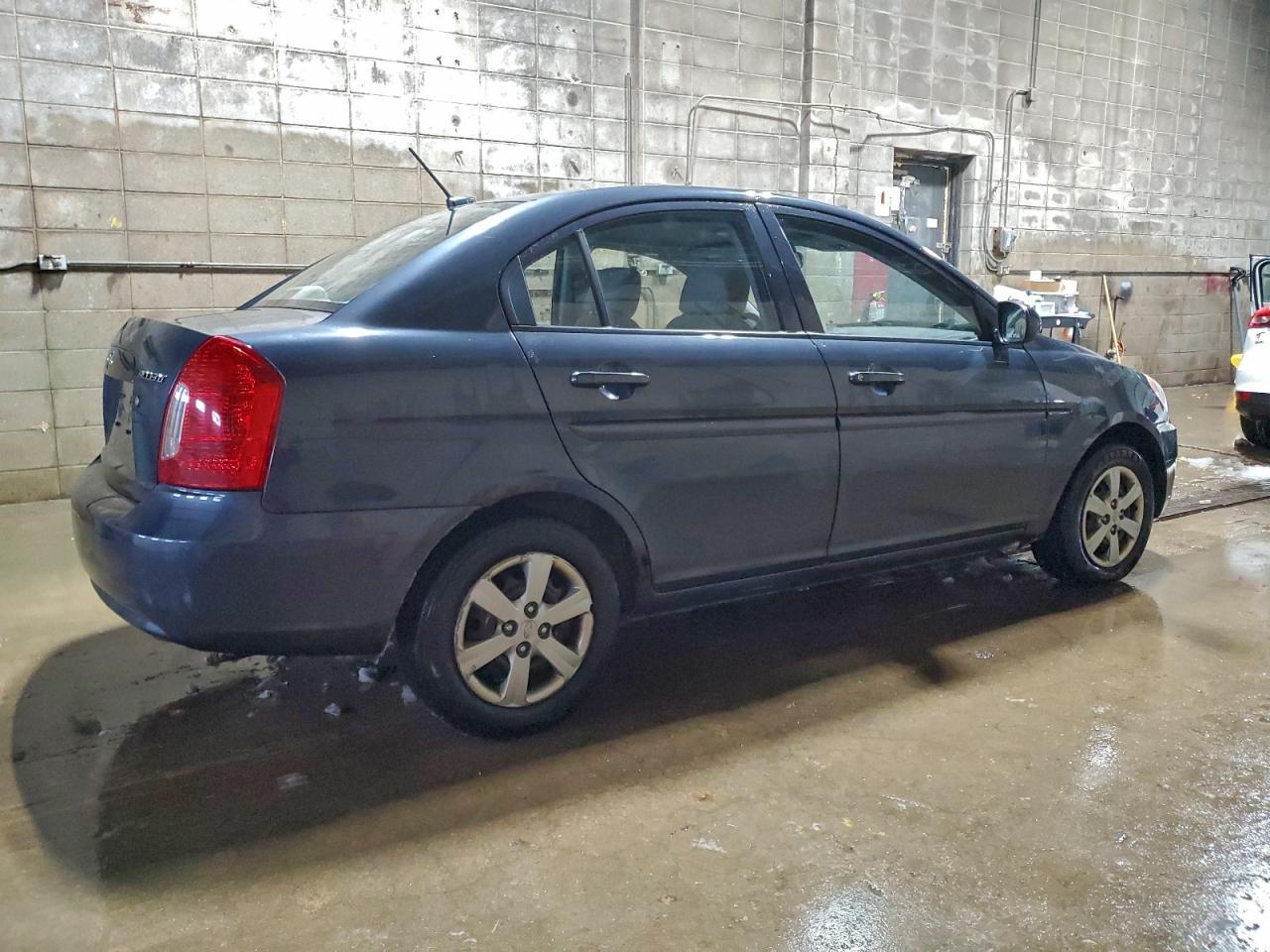 2011 Hyundai Accent Gls - Image 3