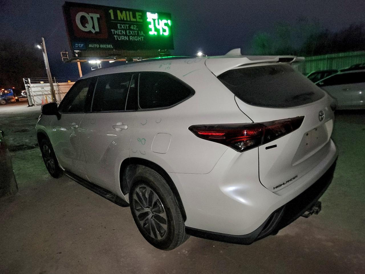 2020 Toyota Highlander Xle - Image 2