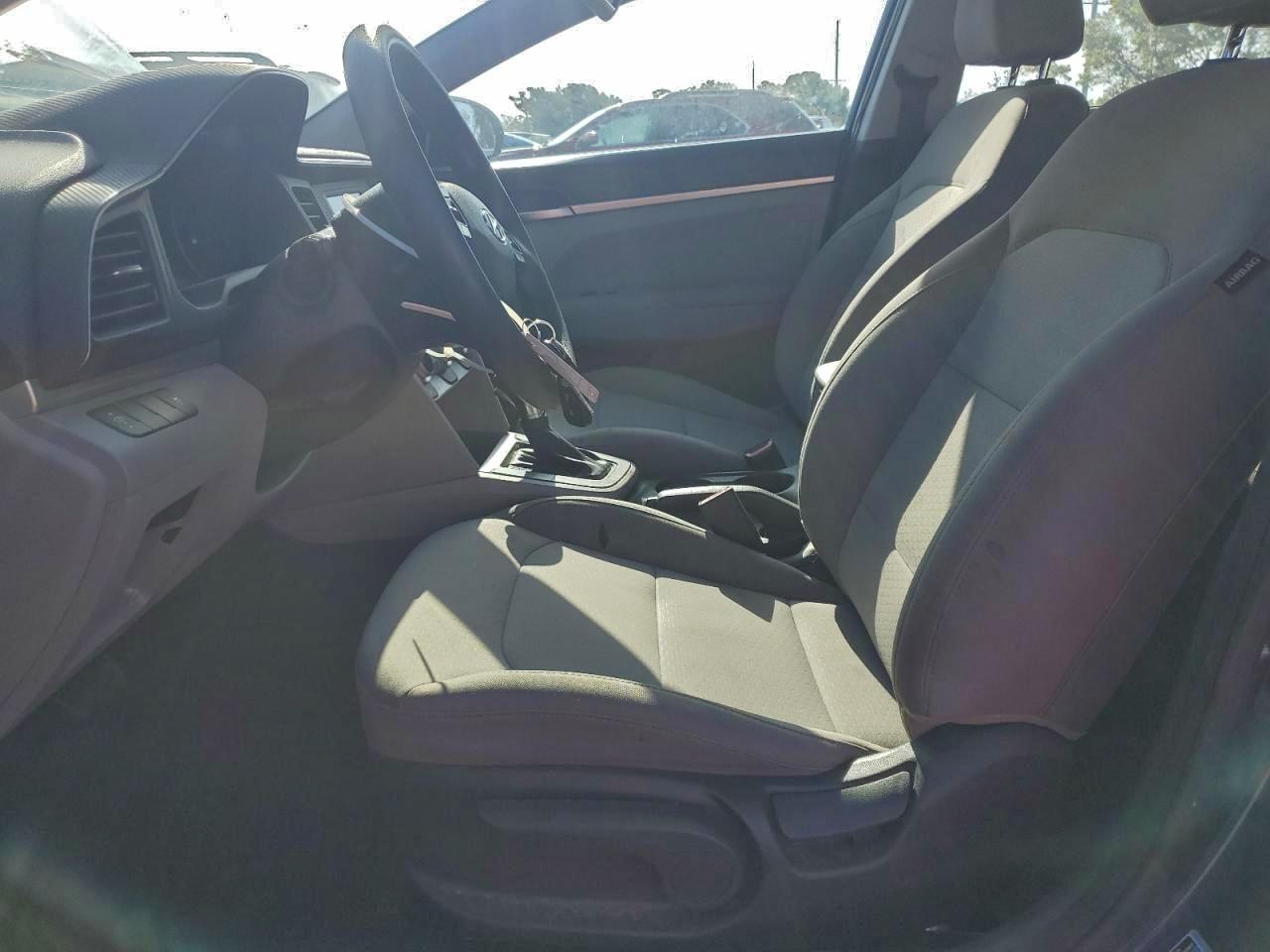 2019 Hyundai Elantra Se - Image 7