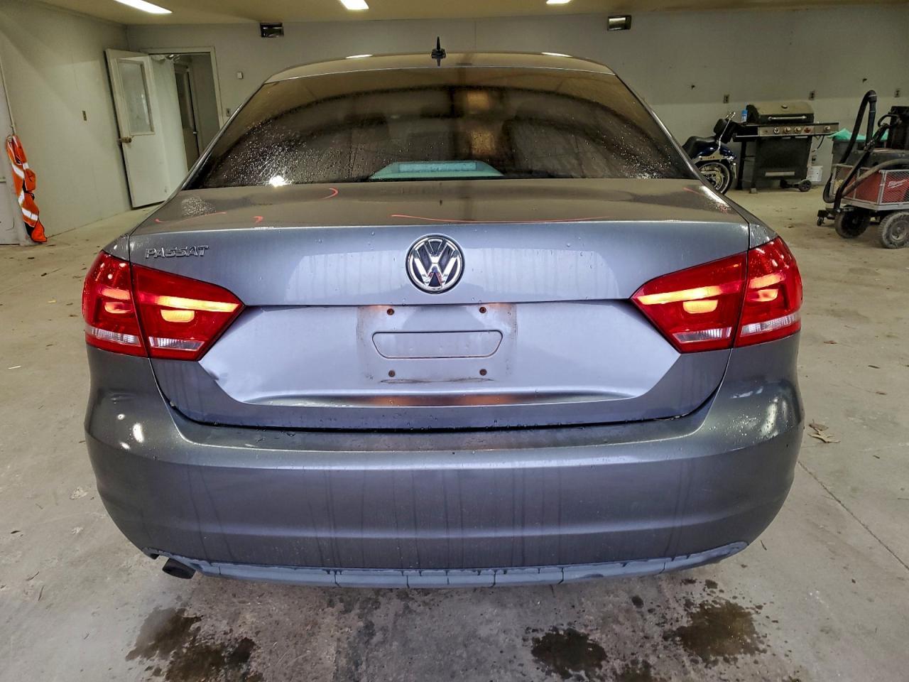 2013 Volkswagen Passat S - Image 6