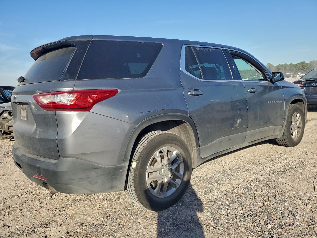 2020 Chevrolet Traverse Ls - Фото 3