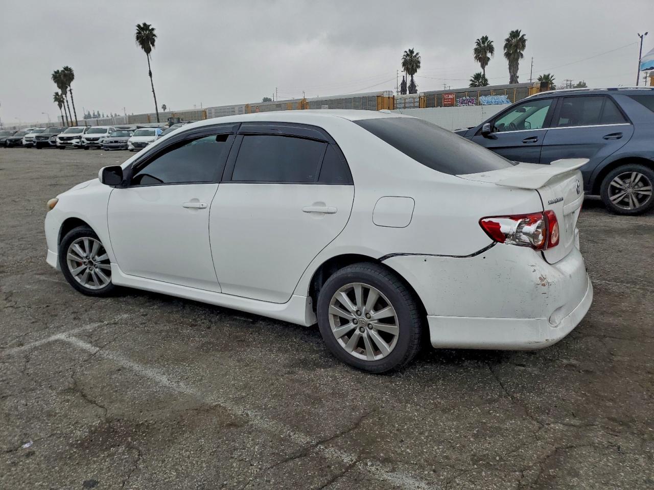 2010 Toyota Corolla Base - Фото 2