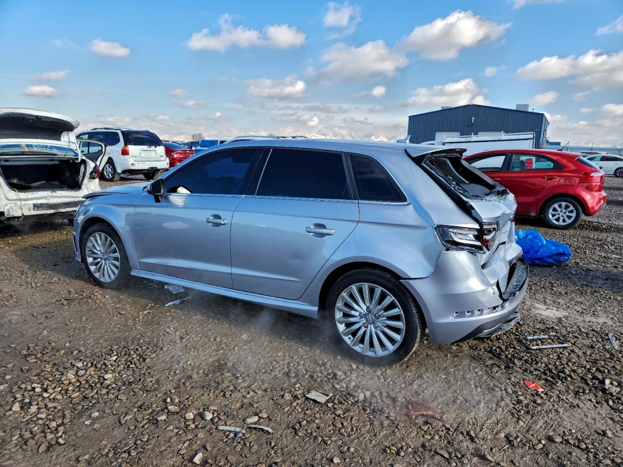 2016 Audi A3 E-Tron Premium Plus - Фото 2