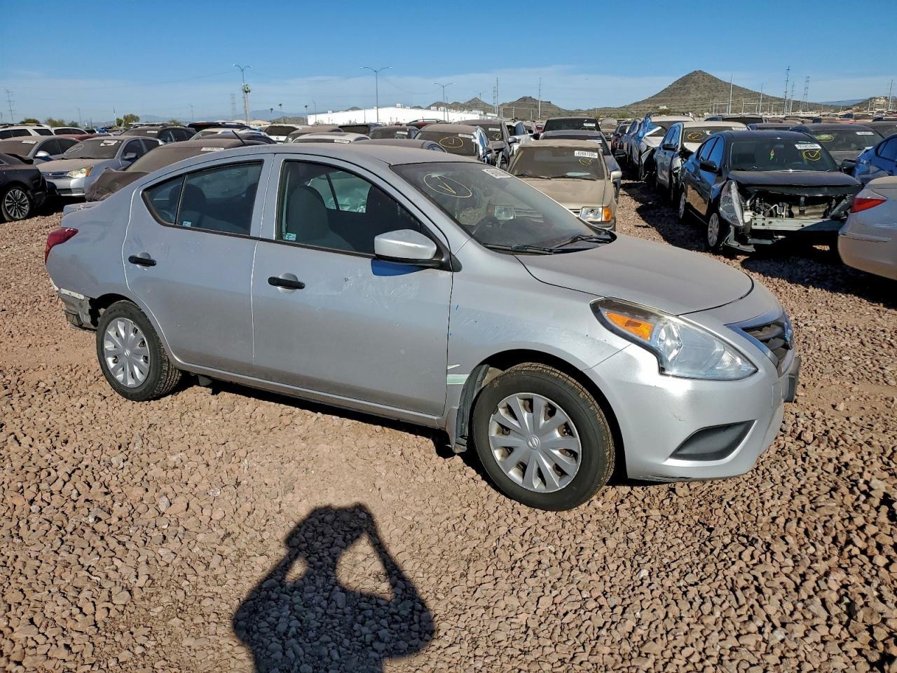 2016 Nissan Versa S - Фото 4