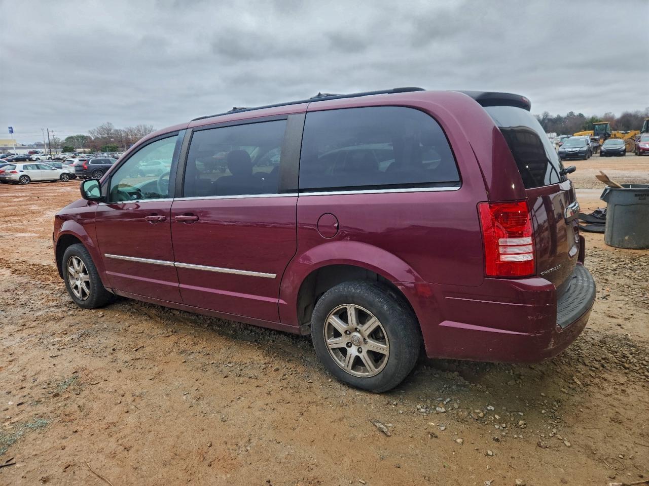 2009 Chrysler Town & Country Touring - Фото 2