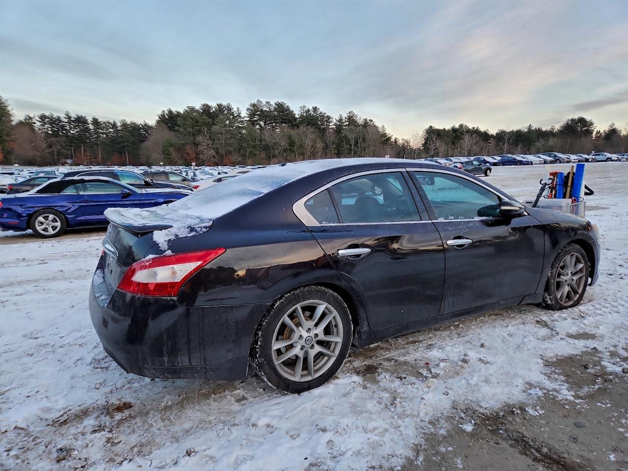 2010 Nissan Maxima S - Image 3