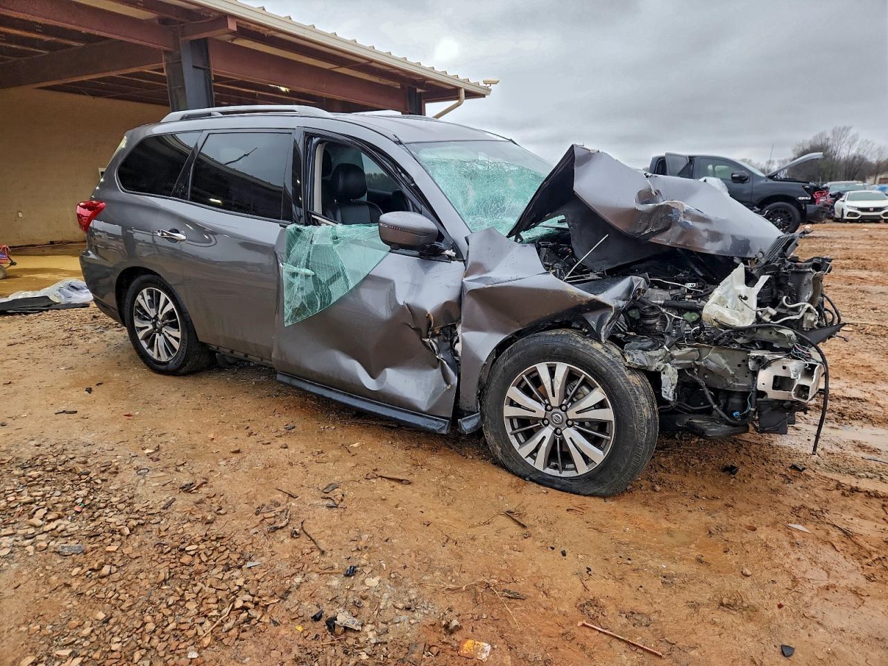 2019 Nissan Pathfinder S - Image 4