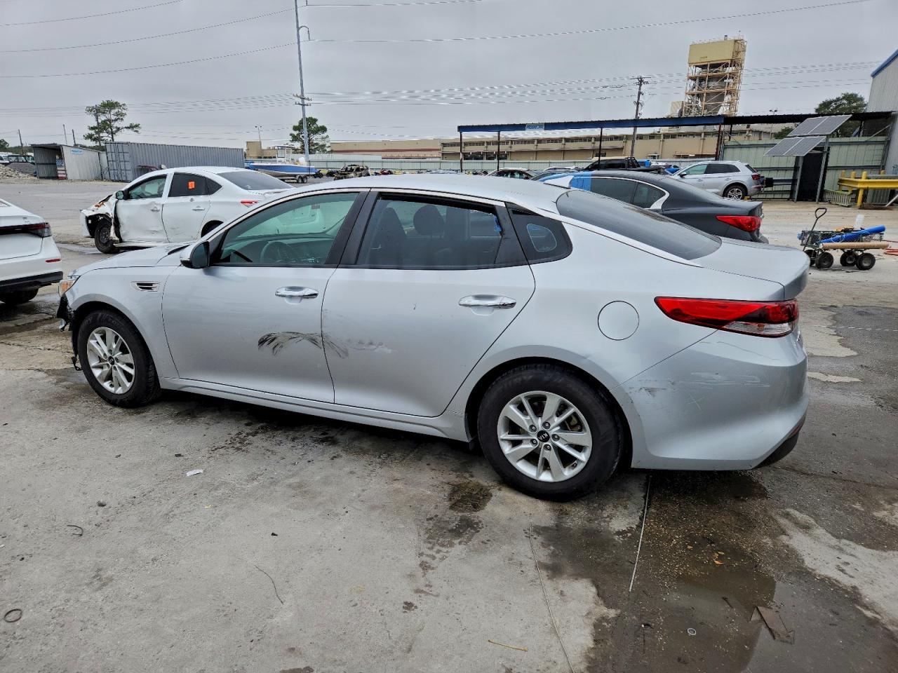 2017 Kia Optima Lx - Фото 2