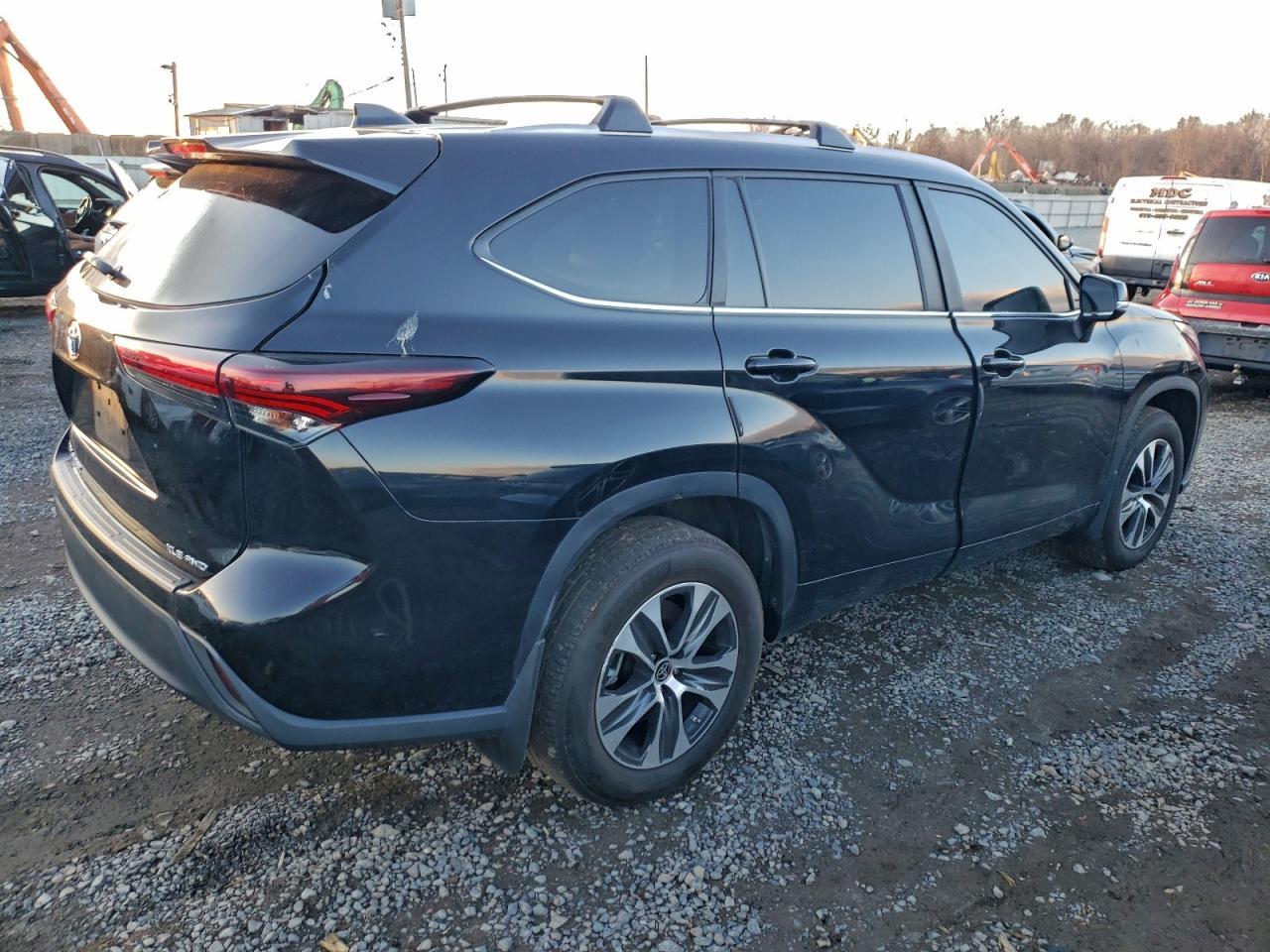 2024 Toyota Highlander Le - Фото 3