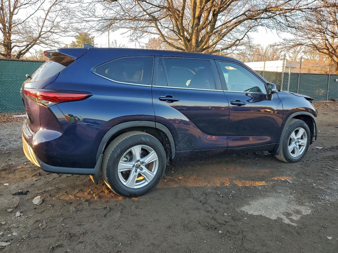 2023 Toyota Highlander L - Фото 3