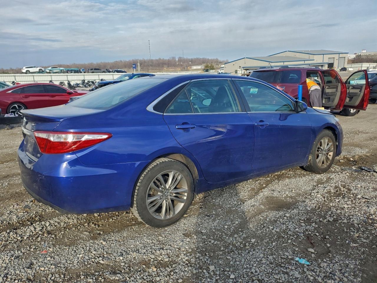 2015 Toyota Camry Le - Фото 3