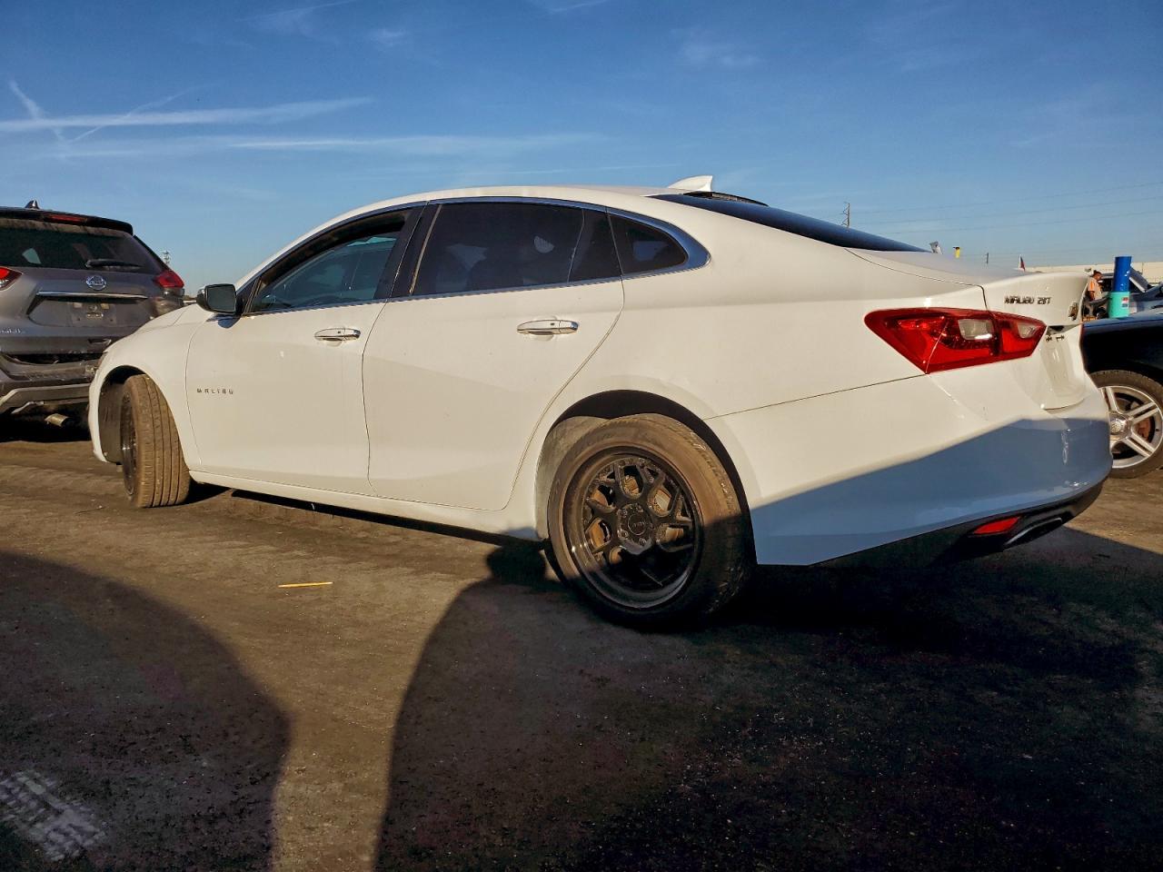 2016 Chevrolet Malibu Premier - Фото 2