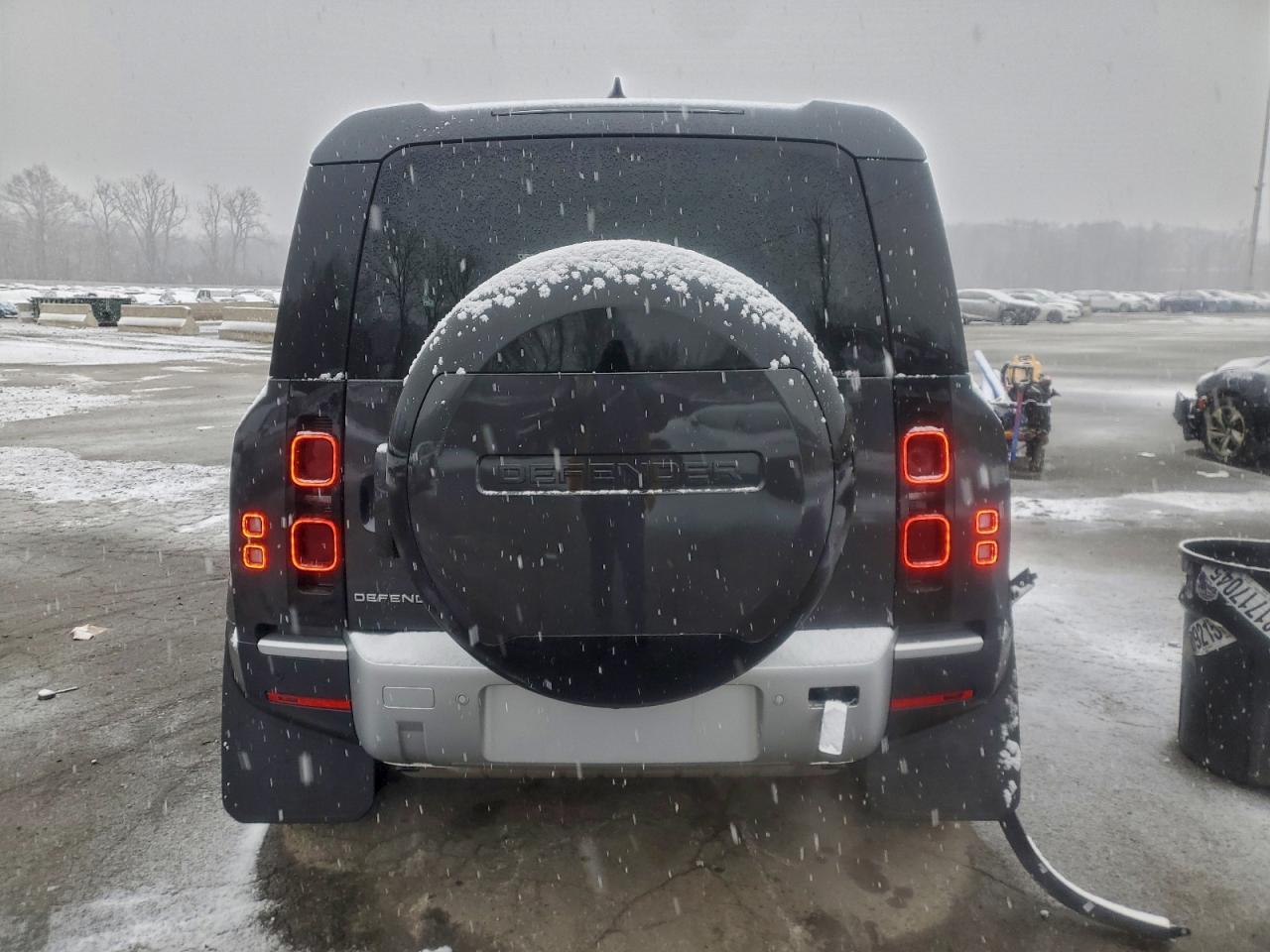 2025 Land Rover Defender 90 S - Фото 6