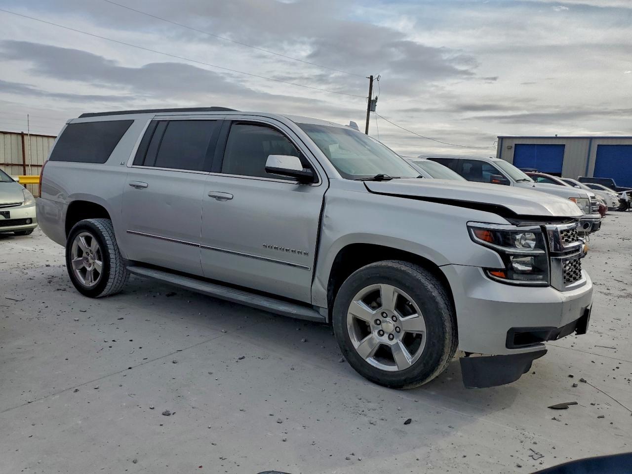 2016 Chevrolet Suburban C1500 Ls - Image 4