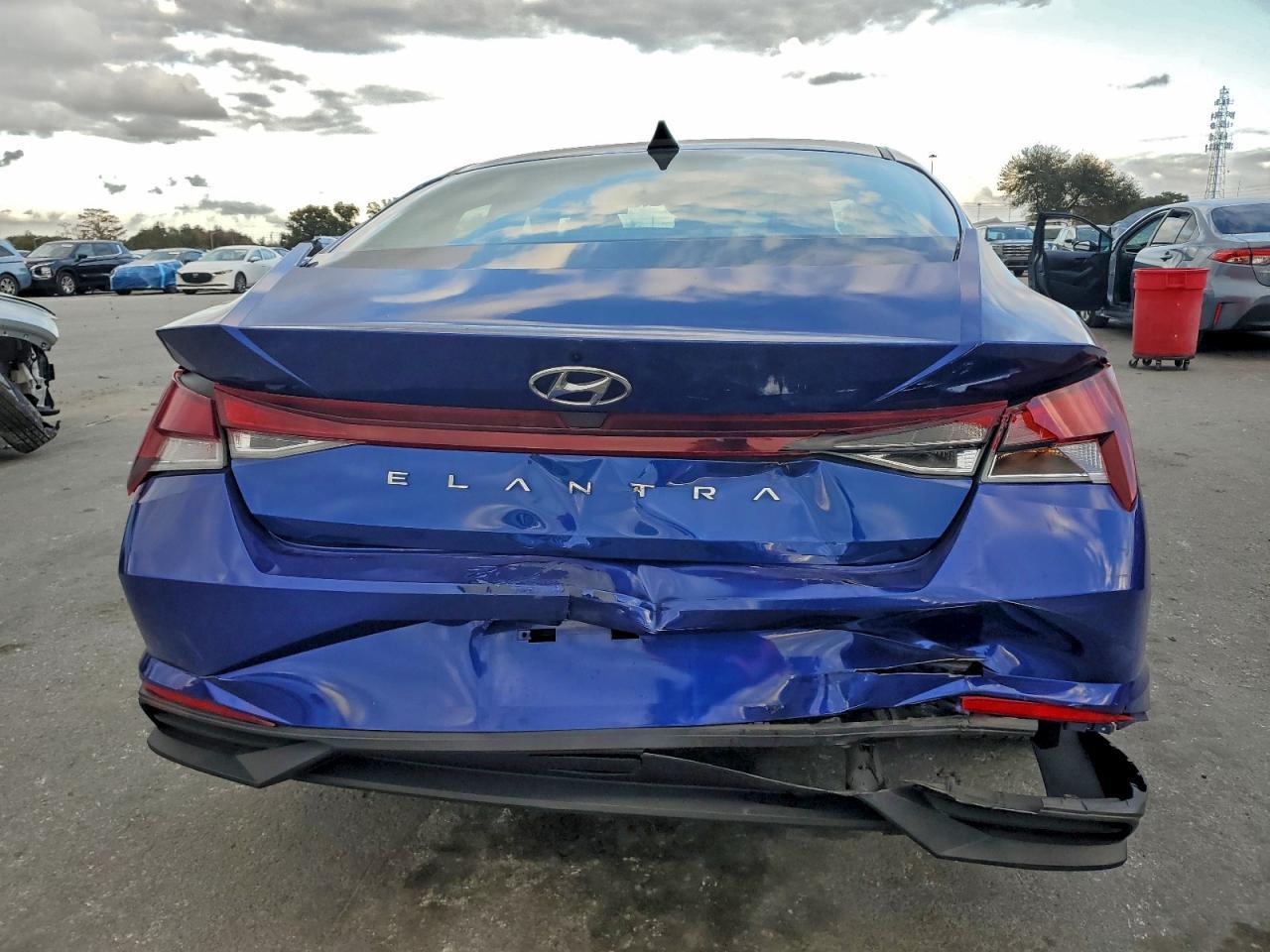 2021 Hyundai Elantra Se - Фото 6