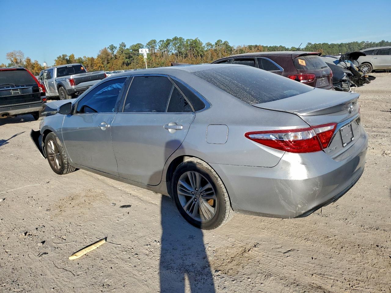 2016 Toyota Camry Le - Image 2