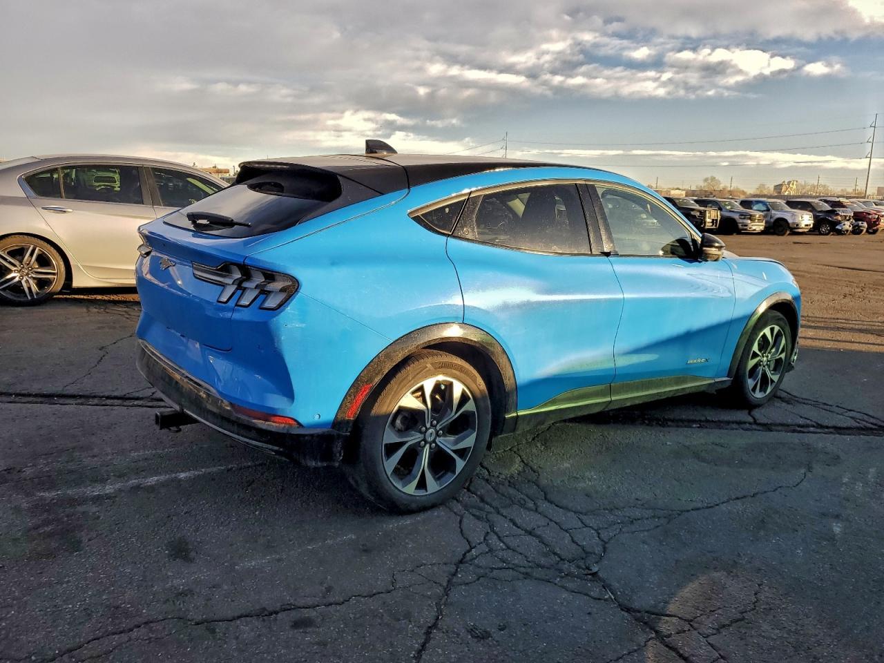 2022 Ford Mustang Mach-E Premium - Фото 3