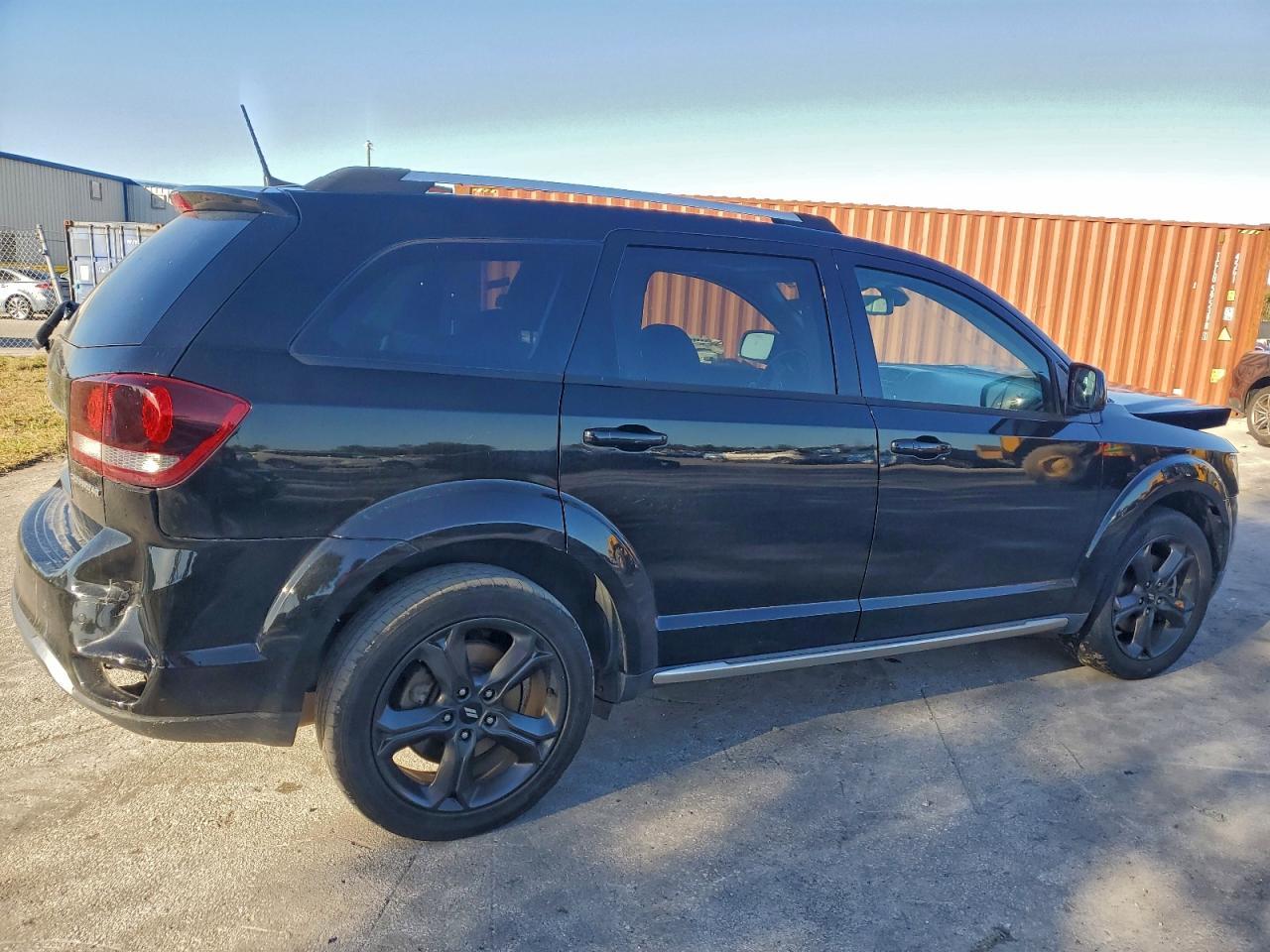 2020 Dodge Journey Crossroad - Image 3