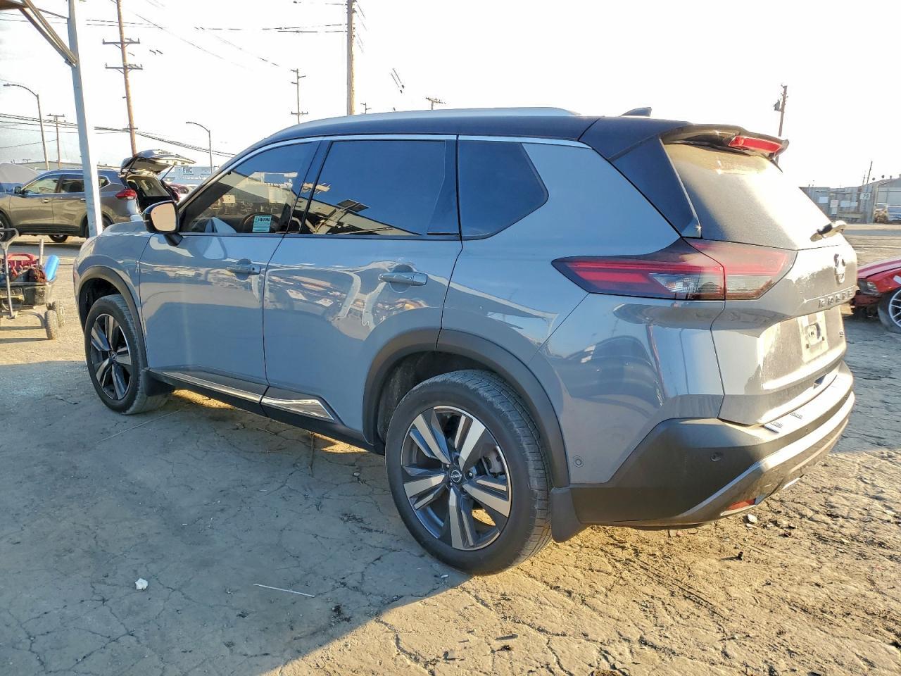 2023 Nissan Rogue Sl - Image 2