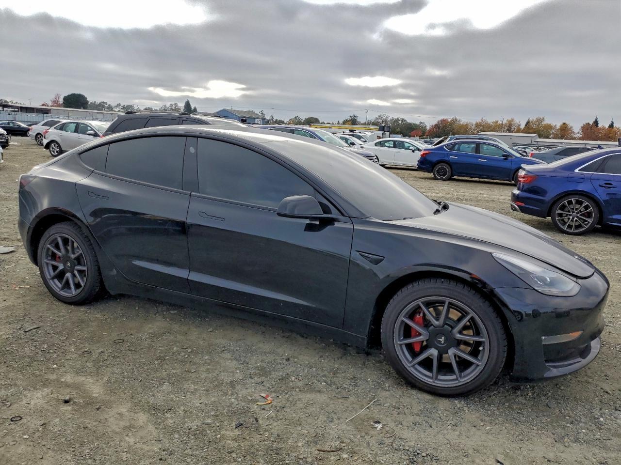 2022 Tesla Model 3 - Image 4