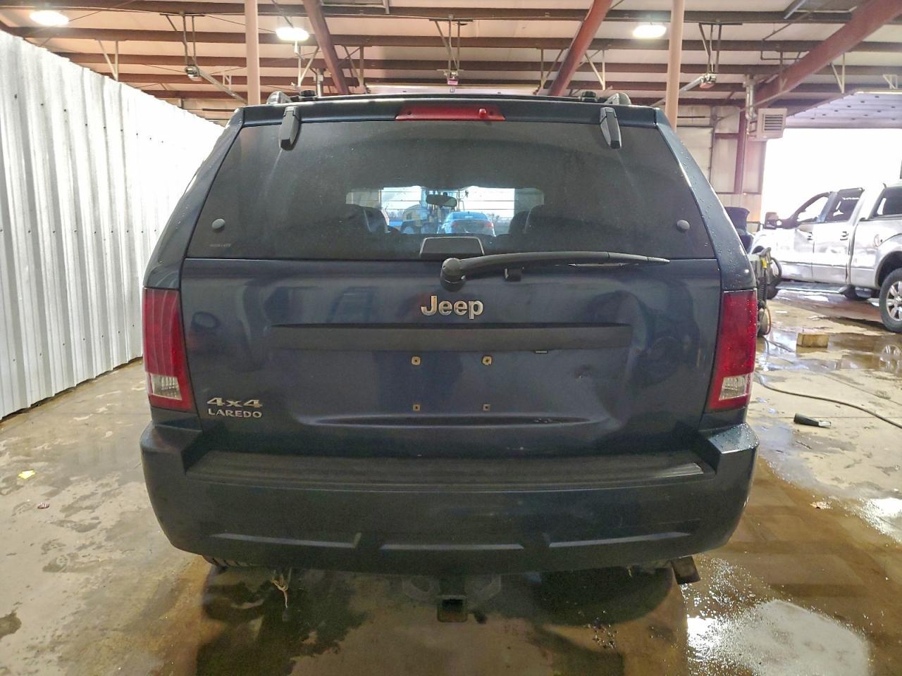 2009 Jeep Grand Cherokee Laredo - Image 6