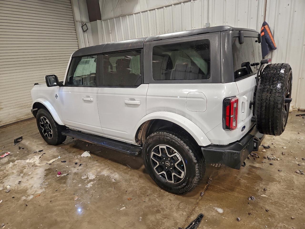 2024 Ford Bronco Outer Banks - Фото 2
