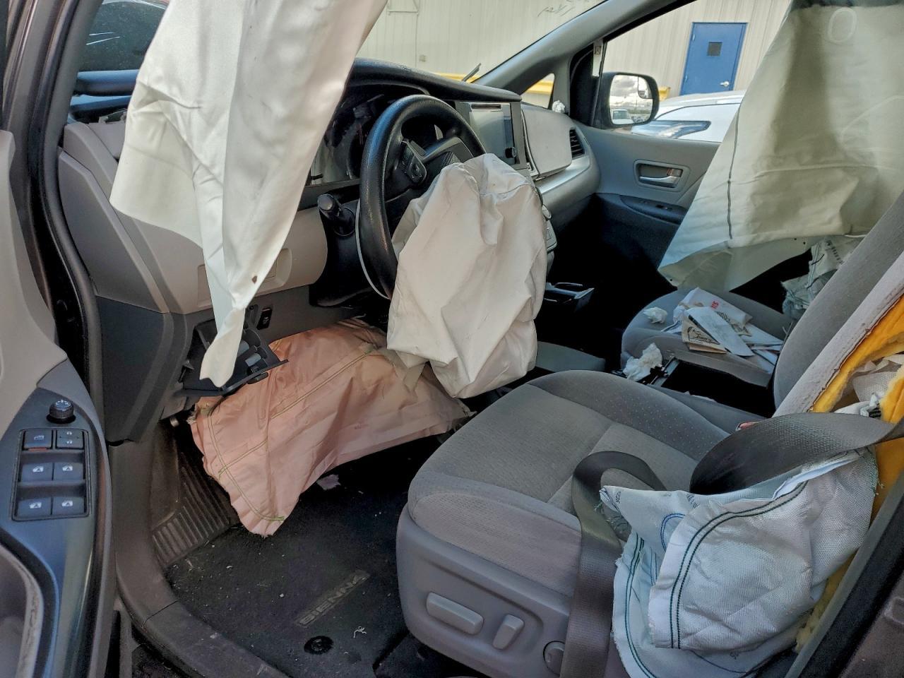 2015 Toyota Sienna Le - Фото 7