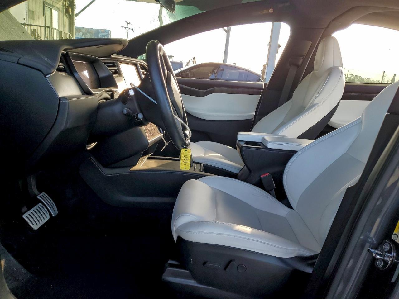 2020 Tesla Model X - Image 7
