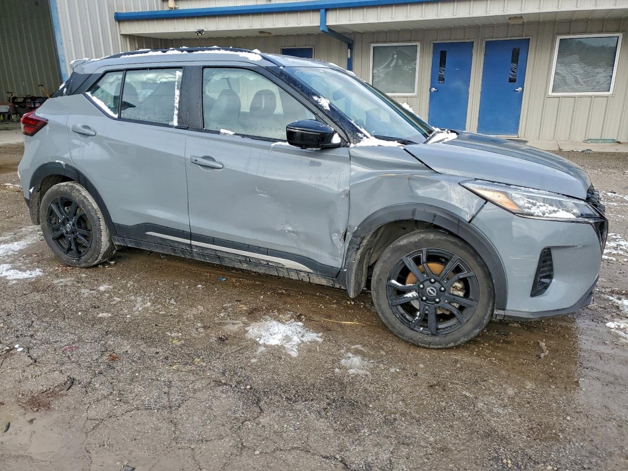 2024 Nissan Kicks Sr - Image 4