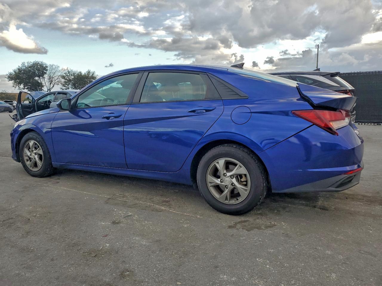 2021 Hyundai Elantra Se - Фото 2