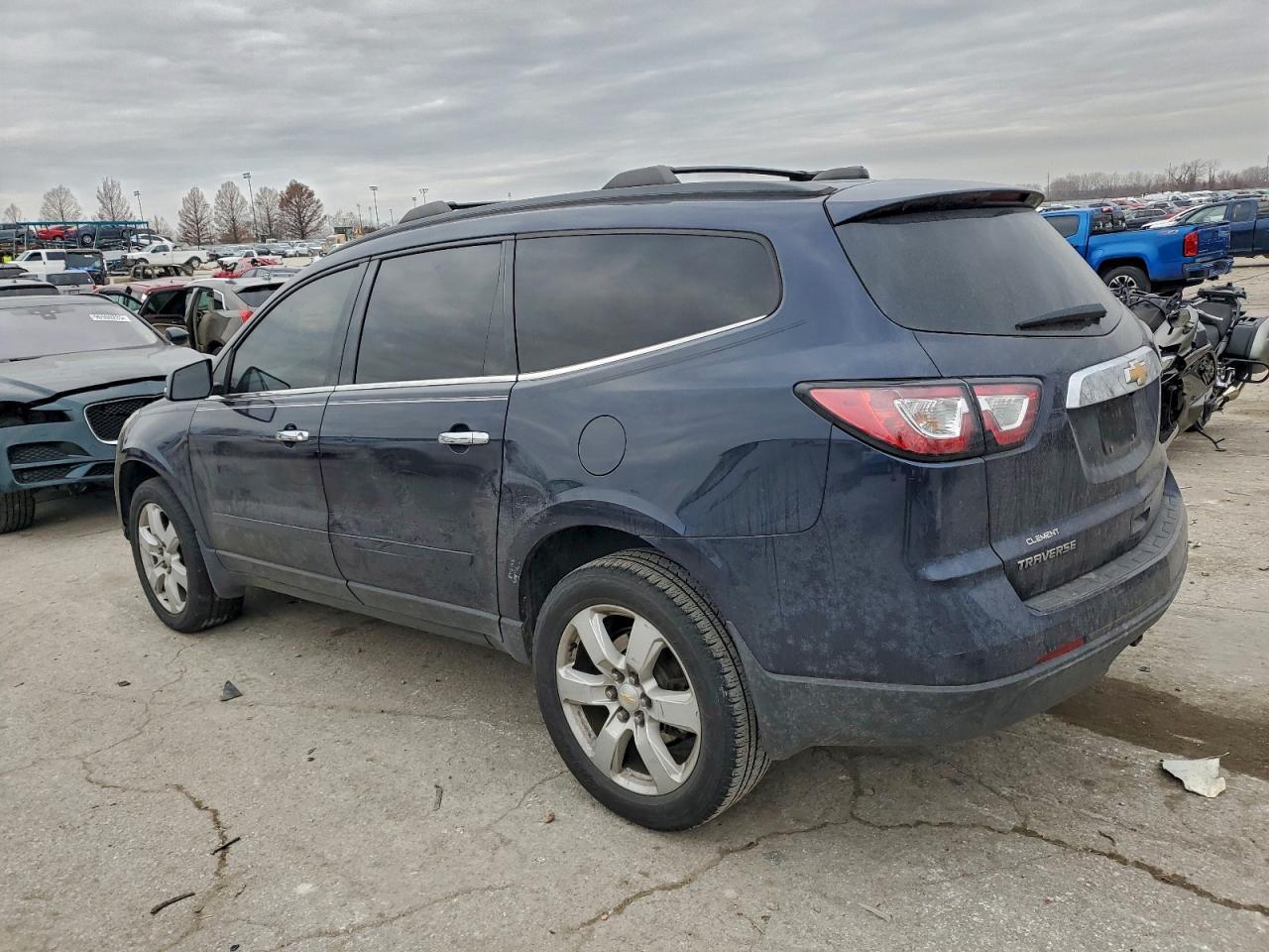 2017 Chevrolet Traverse Lt - Фото 2